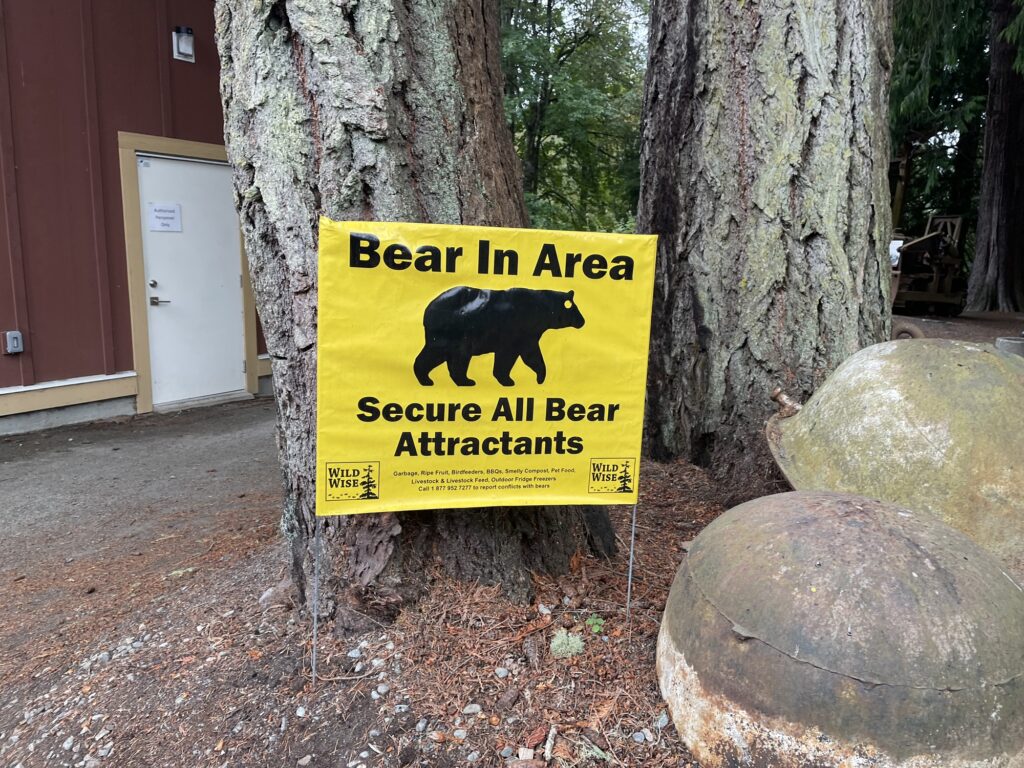 ビクトリア野野生動物【クマの看板】